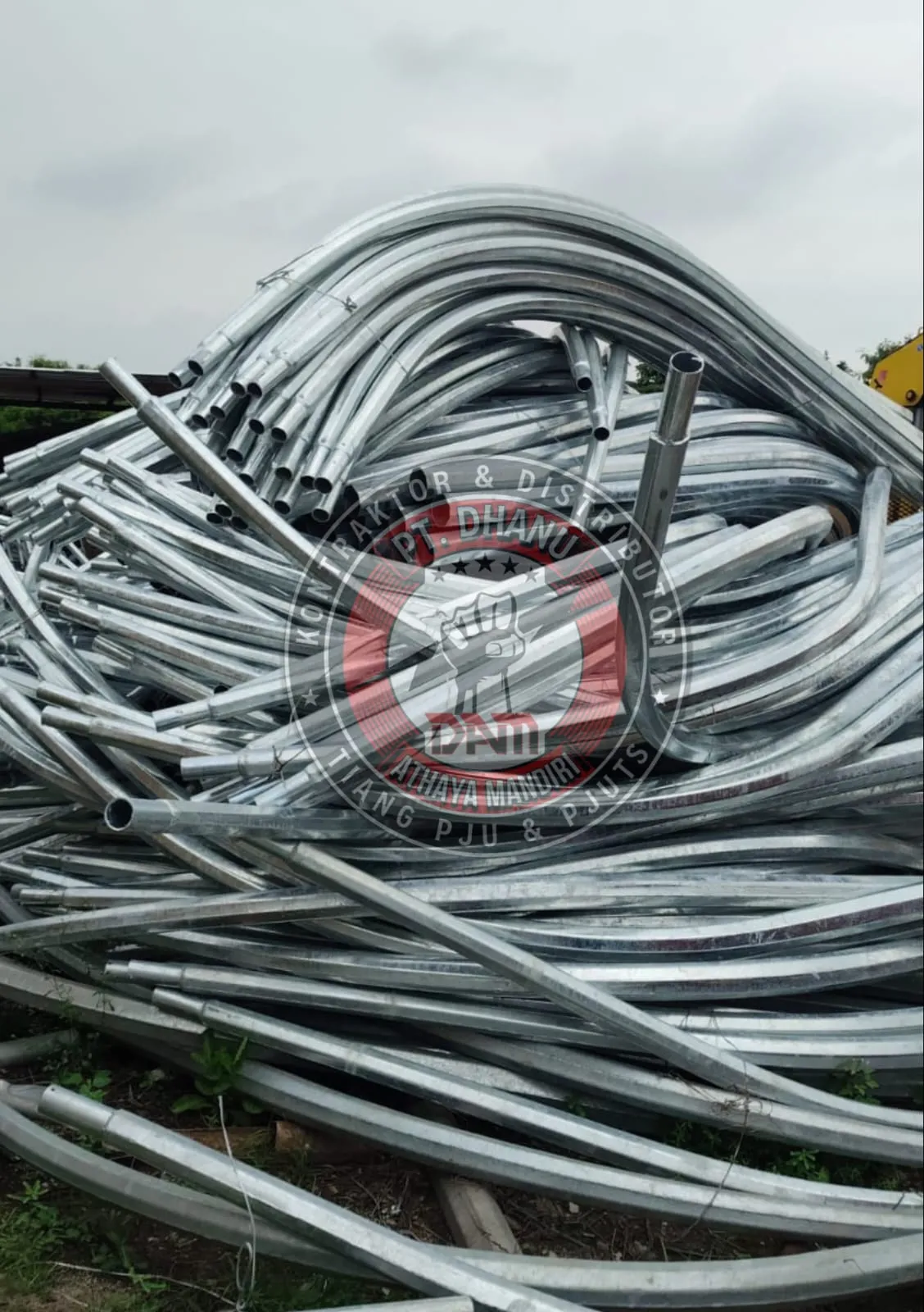 Tiang Lampu Taman