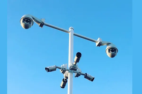 Tiang CCTV